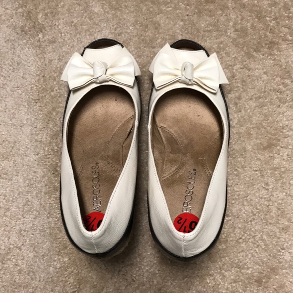 “NWOT” AEROSOLE TWO TONE COLORED WEDGE HEELS 6 1/2 - Picture 4 of 6